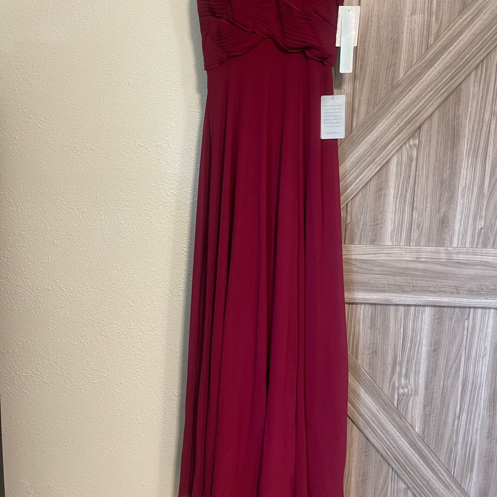 NWT Women’s formal strapless dress. Size 3.